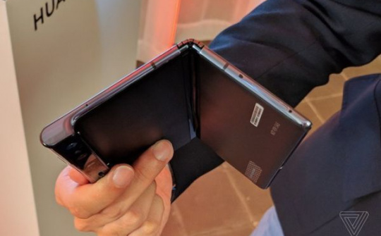 Huawei ra mắt điện thoại gập Mate X,  giá 2.600 USD