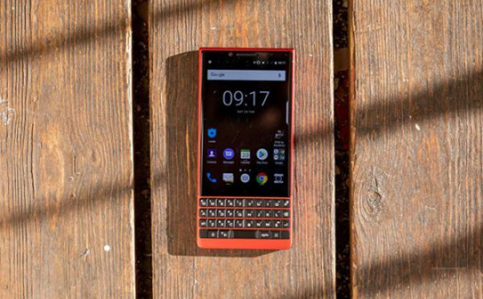 BlackBerry Key2 phiên bản đỏ có giá bán 749 USD