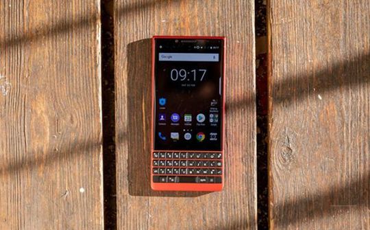 BlackBerry Key2 phiên bản đỏ có giá bán 749 USD