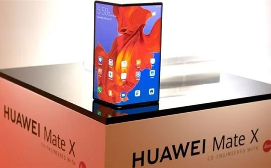 Huawei muốn vượt Samsung trong cuộc đua smartphone màn hình gập