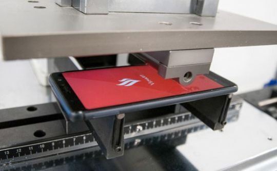 Choáng với màn “tra tấn” điện thoại Vsmart ở Tây Ban Nha