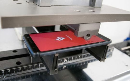 Choáng với màn “tra tấn” điện thoại Vsmart ở Tây Ban Nha