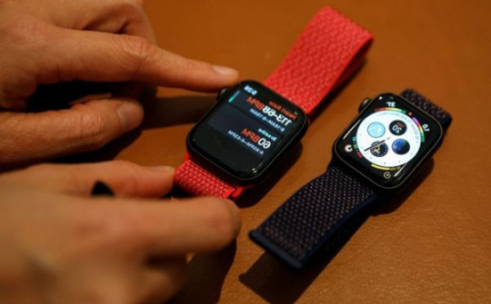 IDC: Doanh số thiết bị đeo tăng trưởng mạnh