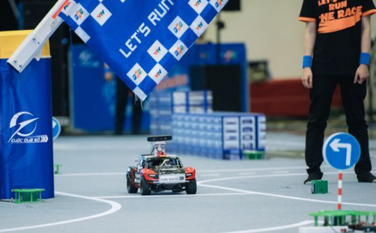 Cuộc đua “Lập trình Xe tự hành” xướng danh 8 đội xuất sắc vào vòng chung kết