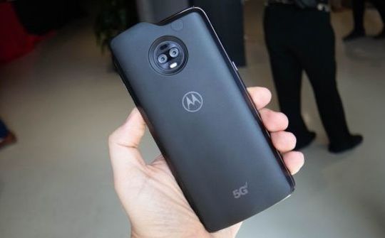 Moto Z3 là điện thoại 5G đầu tiên trên thế giới