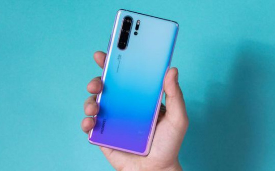 KDDI và SoftBank hoãn bán điện thoại Huawei