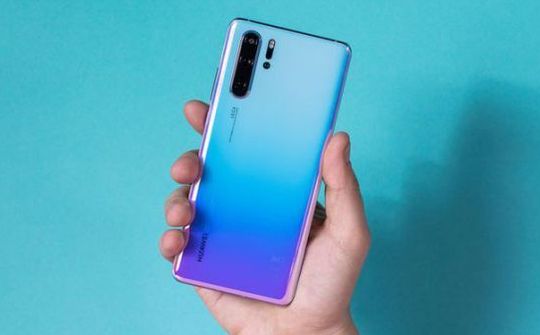 KDDI và SoftBank hoãn bán điện thoại Huawei