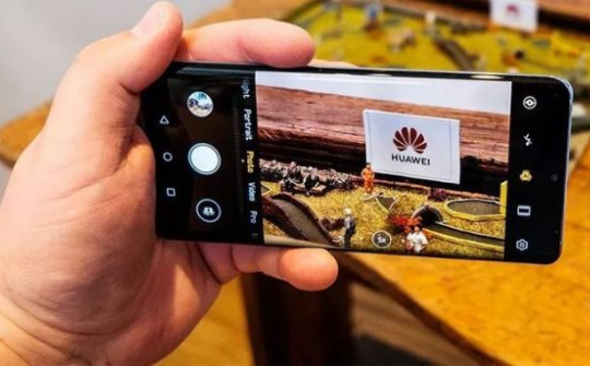 Panasonic dừng tất cả các giao dịch kinh doanh với Huawei