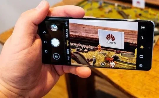 Panasonic dừng tất cả các giao dịch kinh doanh với Huawei