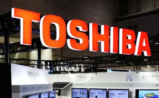 Đến lượt Toshiba tạm dừng hợp tác với Huawei