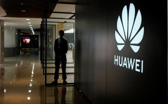 Huawei hủy đơn hàng từ các nhà cung cấp lớn