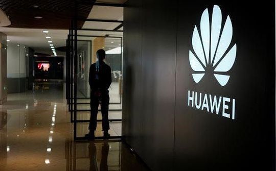 Huawei hủy đơn hàng từ các nhà cung cấp lớn
