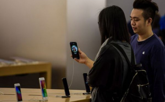 iPhone 2020 sẽ dùng cụm tai thỏ nhỏ hơn