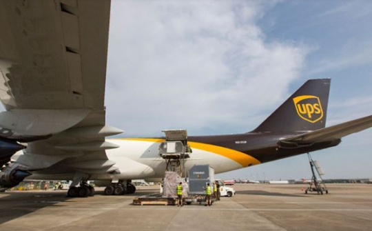 Hàng công nghiệp vào châu Á không thể đi "một chân"