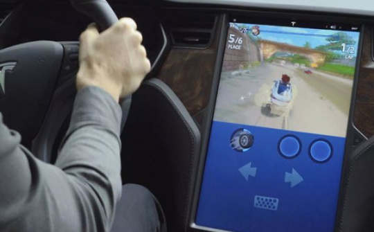 Những chiếc xe Tesla sẽ sớm cho phép người dùng xem trực tuyến Netflix và YouTube