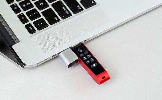 USB trang bị thêm công nghệ siêu bảo mật