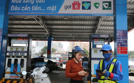 PVOIL hoàn thiện phương thức thanh toán điện tử cho khách mua xăng dầu