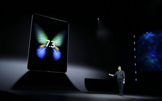 Samsung cho đặt mua smartphone màn hình gập Galaxy Fold