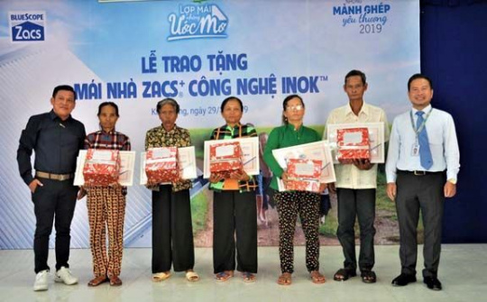 Tôn Zacs trao tặng 300 mái nhà cho người lao động nghèo