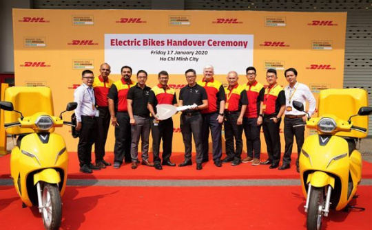 DHL Express bổ sung 10 xe máy điện cho giao nhận “xanh” tại Việt Nam