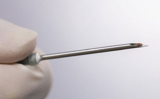 Bộ cảm biến nhỏ nhất thế giới có thể sử dụng kim tiêm để cấy ghép dưới da