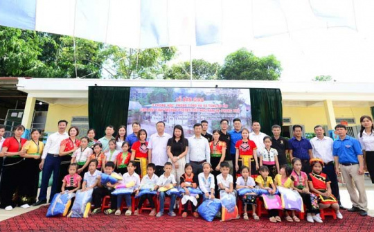 Ấm lòng thày trò xã nghèo biên giới Nậm Xe 