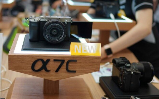 Sony trình làng máy ảnh Alpha 7C, giá 41,99 triệu đồng