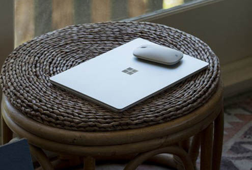Surface Laptop Go ra mắt với giá từ 549 USD
