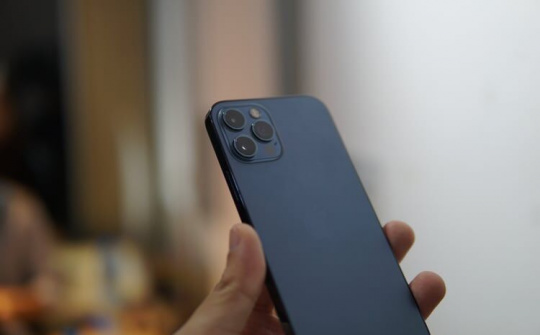 Trên tay iPhone 12, iPhone 12 Pro đầu tiên tại Việt Nam