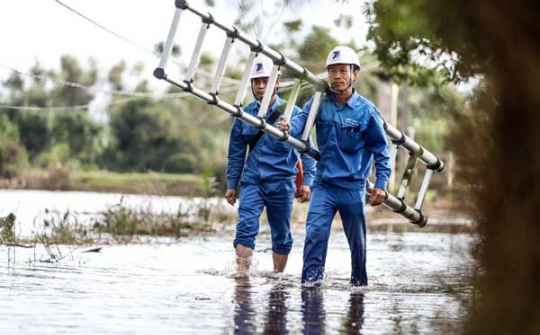 VNPT triển khai nhiều chính sách hỗ trợ khách hàng thiệt hại do bão lũ tại miền Trung