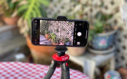 Camera tele iPhone 12 Pro Max không hoạt động trong bóng tối