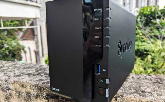 NAS Synology DS220+: Sở hữu “đám mây” riêng” dễ hay khó?
