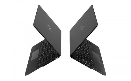 Laptop siêu mỏng Fujitsu UH-X lên kệ tại Việt Nam, giá từ 29,99 triệu đồng