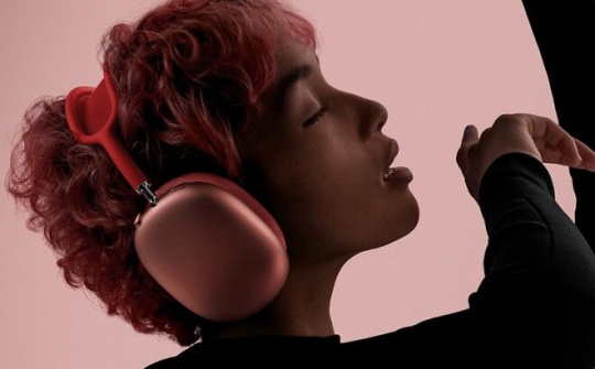 Apple trình làng tai nghe AirPods Max, giá 549 USD