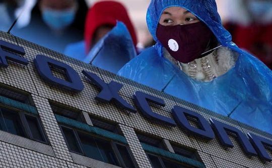 Trung Quốc ngăn Foxconn nối lại sản xuất vì nguy cơ lây nhiễm corona