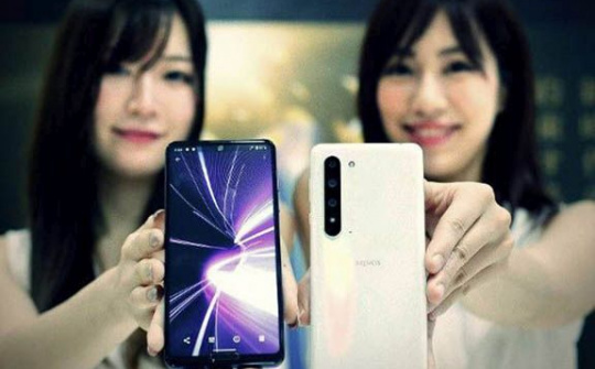 Sharp trình làng smartphone R5G cạnh tranh Galaxy S20