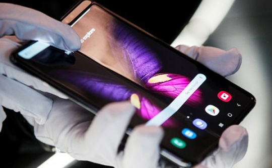 Galaxy Fold 2 sẽ đi kèm camera dưới màn hình