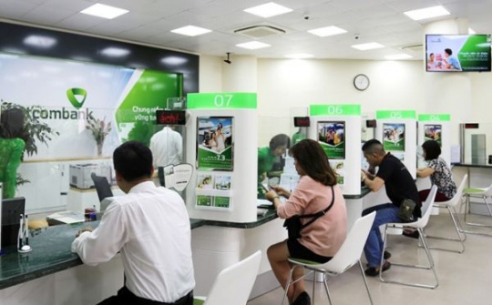 Vietcombank giảm phí dịch vụ chuyển tiền nhanh liên ngân hàng 24/7