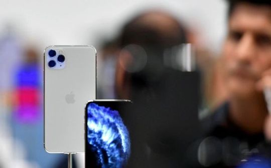 Apple đang từng bước tránh phụ thuộc vào màn hình OLED của Samsung