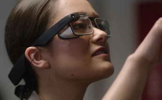 Glass Enterprise Edition 2 được bán với giá 1.199 USD tại một số địa điểm
