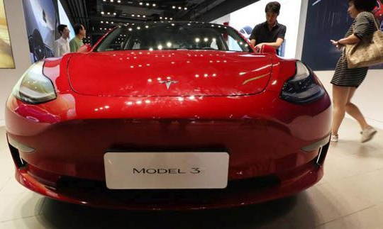 Tesla nguy cơ bị khách hàng khởi kiện