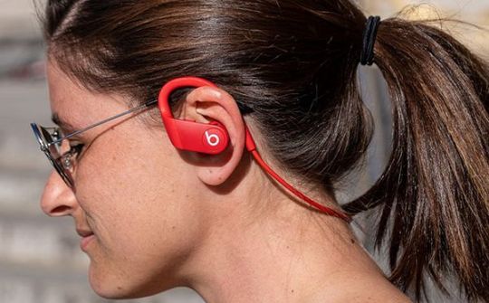 Powerbeats 4 bắt đầu lên kệ vào ngày 18/3, giá 150 USD