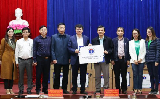 Grab tặng quà cho cộng đồng, đối tác tài xế để cùng chống dịch COVID-19