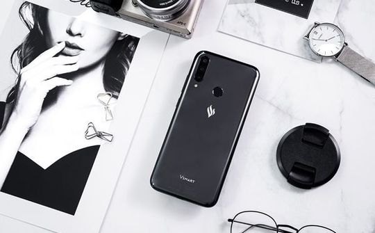 Joy 3 phiên bản cấu hình cao sẽ ra mắt ngày 7/3 tới với giá gần 3,3 triệu đồng