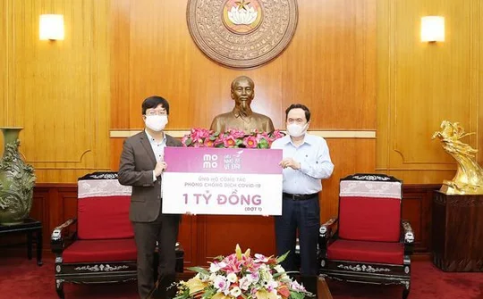 Ví MoMo trao 1 tỷ đồng từ người dùng ủng hộ chống dịch Covid-19