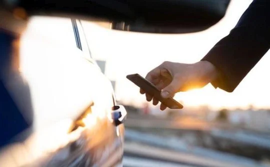 BMW sẽ cho khởi động xe ô tô bằng iPhone