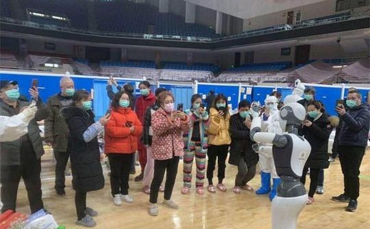 Robot có thể là người hùng trong cuộc chiến chống đại dịch COVID-19