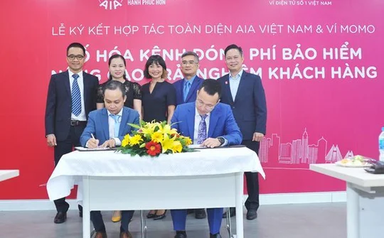 Ví MoMo và AIA hợp tác mở kênh đóng phí bảo hiểm