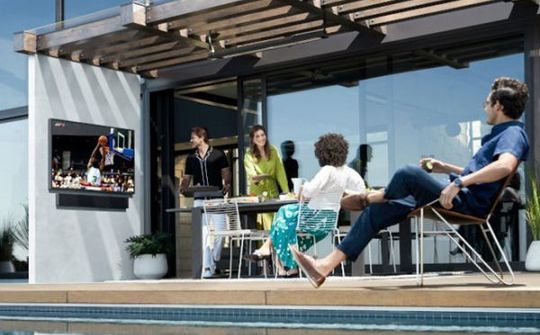 Samsung công bố dòng TV 4K QLED ngoài trời The Terrace