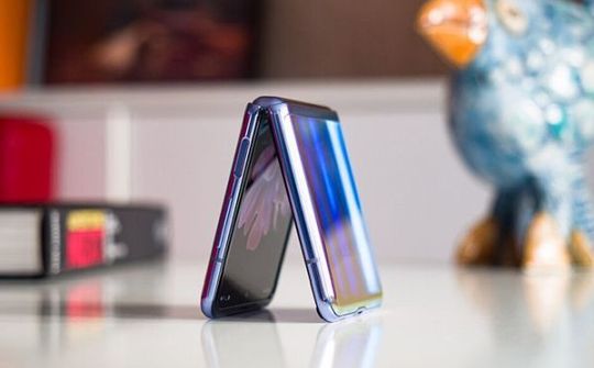 Không nên sử dụng miếng dán bảo vệ màn hình Galaxy Z Flip